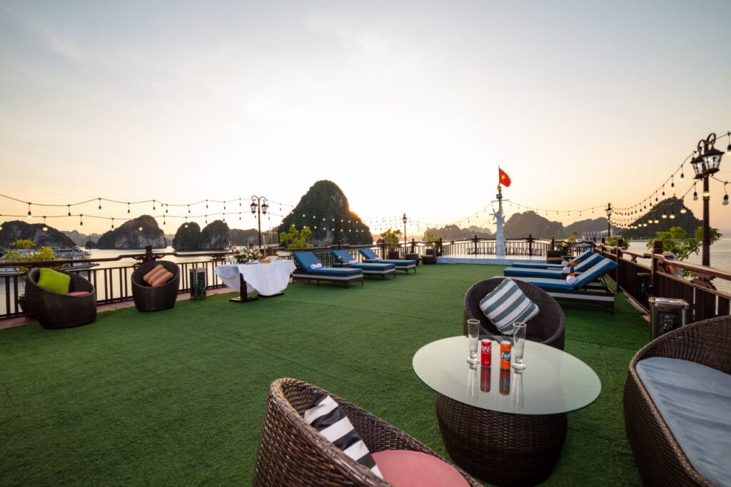DAILY CRUISE EXPLORING THE BEAUTY OF HALONG BAY WITH CONG CRUISES