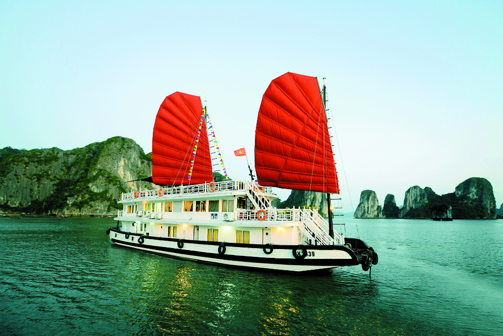 Imperial Classic Cruise  3 days 2 nights ( 1 night on boat + 1 night in hotel or Bungalow ) )