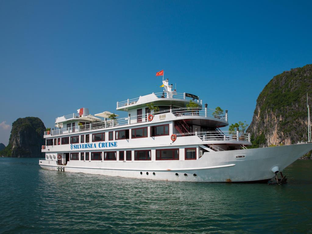 Silversea cruise  3 days 2 nights( 2 nights  on the boat  )